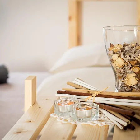 Ai Crocus בית הארחה 3*