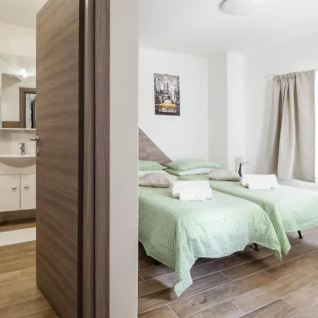 בית הארחה Ai Crocus