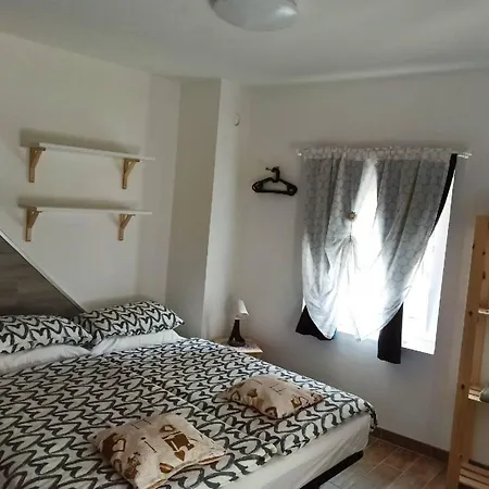 Ai Crocus בית הארחה